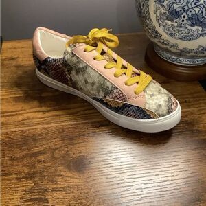 Nature Breeze Multicolor Snake Print and Pink Suede Sneakers 👟